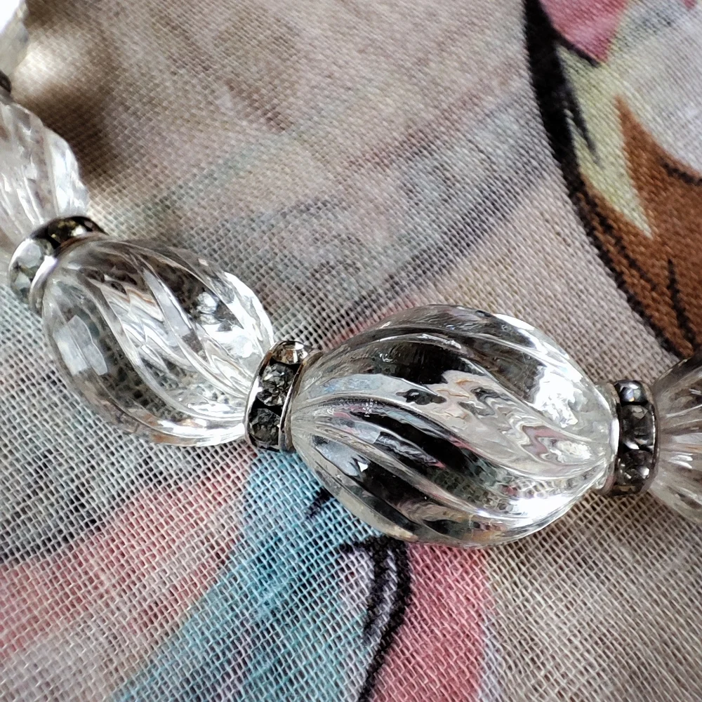 Clear Wavy Ribbed Lucite Graduated Beaded Vintage Necklace Screw Barrel Clasp